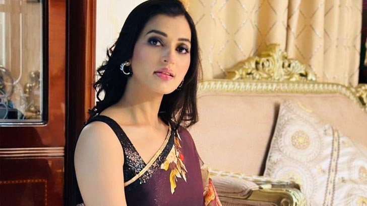 ইচ্ছে করে নেত্রী হই, সমাজের মানুষের একটু সেবা করি: বর্ষা