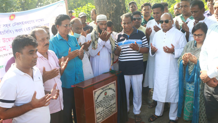 উন্নয়নের ধারা অব্যাহত রাখতে নৌকায় ভোট দিন: দুর্জয়