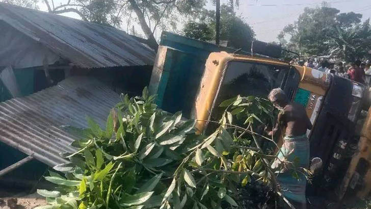 ঘরে ঢুকে গেল কাভার্ডভ্যান, ঘুমন্ত মা-মেয়ে নিহত