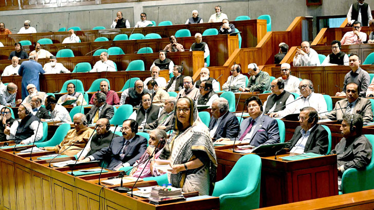 অর্থনীতিকে প্রাণবন্ত রাখতে সর্বাত্মক চেষ্টা করছি: সংসদে প্রধানমন্ত্রী