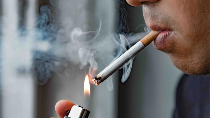 গোপনে বছরে সাত দিন বাড়তি ছুটি কাটান ধূমপায়ীরা