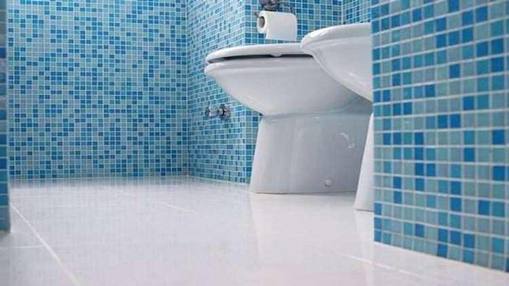 টয়লেটের পানির ছিটা কাপড়ে লাগলে সেটা পরে কি নামাজ হবে?