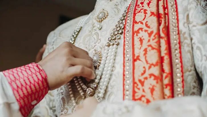 বিয়ের আসরে বরের ফোনে এলো কনের গোপন ভিডিও, অতঃপর…