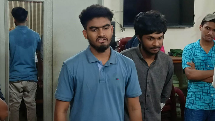 পরীক্ষার হলে প্রেমিকার সঙ্গে দেখা করতে এসে যুবক আটক