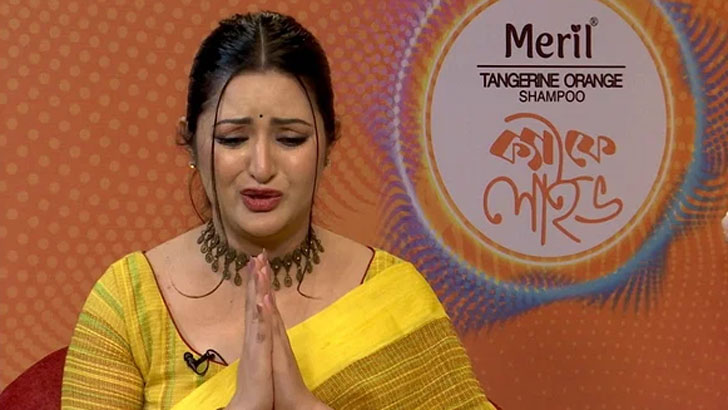 লাইভে কেঁদে কেঁদে যেসব কথা বললেন পরীমনি