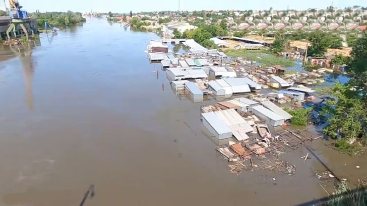 খেরসনে বাঁধ বিস্ফোরণে লোকালয়ে ঢুকছে পানি, বিপদে বহু মানুষ