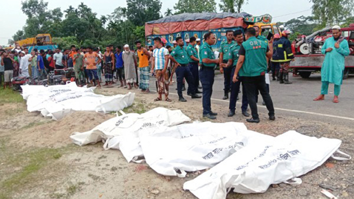 ভোর হতে না হতেই ঝরল ১৪ প্রাণ