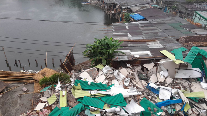 মেয়রের ঘোষণার পরদিনই ডিআইটি পুকুর উদ্ধারে অভিযান