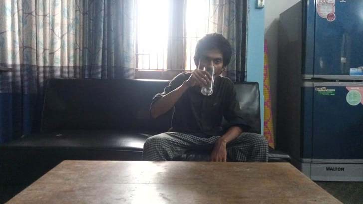 ২০০ ঘণ্টা পর অনশন ভাঙলেন জাবি শিক্ষার্থী প্রত্যয়