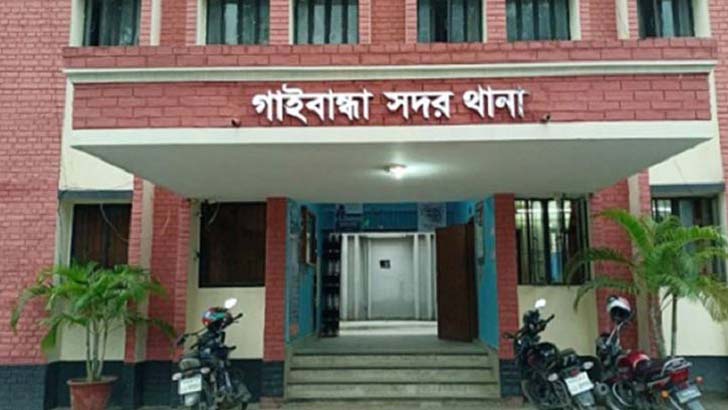 স্কুল ব্যাগে ধারালো অস্ত্র, কিশোর গ্যাংয়ের ১৬ সদস্য গ্রেফতার