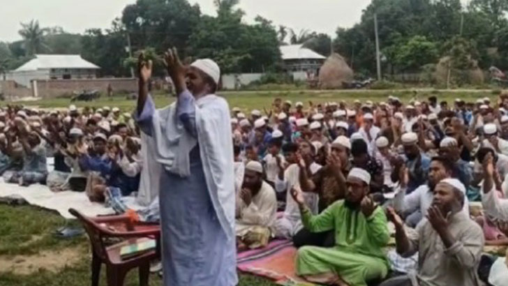 বৃষ্টির জন্য দোয়ার মধ্যেই গুঁড়ি গুঁড়ি বৃষ্টি