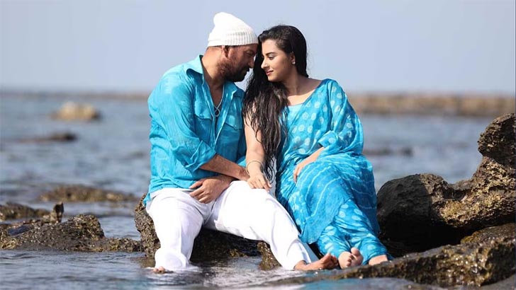 মাহফুজের সঙ্গে ঘনিষ্ঠ দৃশ্যে জড়তা কেন, জানালেন বুবলী