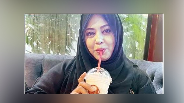 নতুন লুকে মৌসুমী