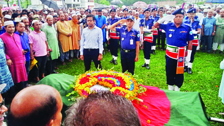 ‘প্রাপ্য সম্মান দেওয়া হয়নি সিরাজুল আলম খানকে’