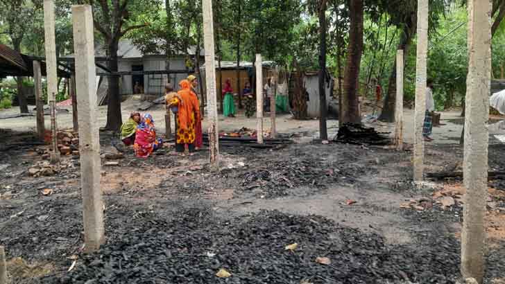 আশ্রয়ণ কেন্দ্রের ২১টি ঘর পুড়ে ছাই