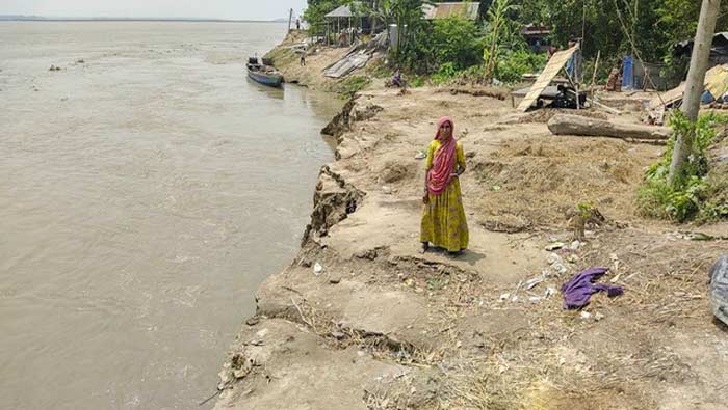 ‘দুই দিন আগেও আমাদের বাড়িঘর সব ছিল’