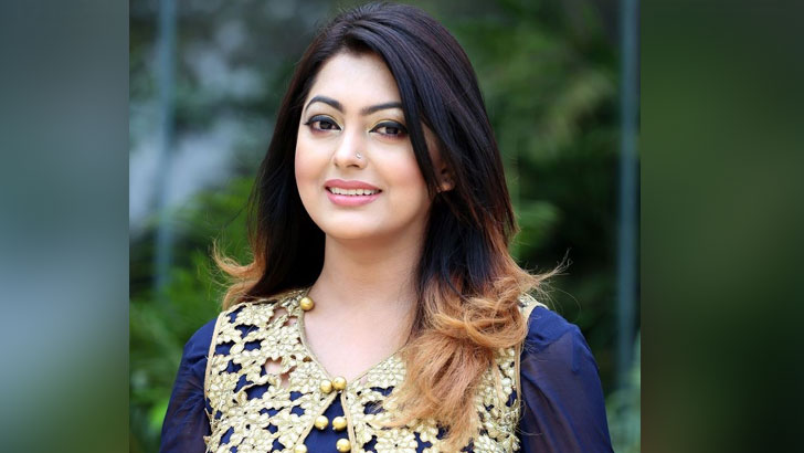 আপত্তিকর ভাষা ব্যবহার করে তোপের মুখে নিপুণ