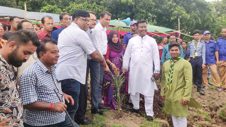 বেদখল থেকে উদ্ধার ৭৩ একর জমিতে খেজুর বাগান