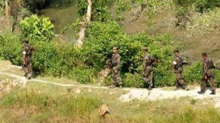 সন্ত্রাসী কার্যক্রম রুখতে পাহাড়ে বিজিবির টহল, স্বস্তিতে ব্যবসায়ীরা