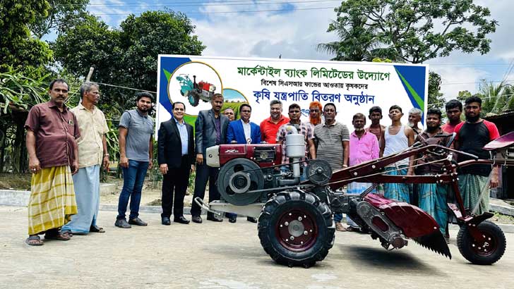 ফেনীর কৃষকদের কৃষি যন্ত্রপাতি দিল মার্কেন্টাইল ব্যাংক