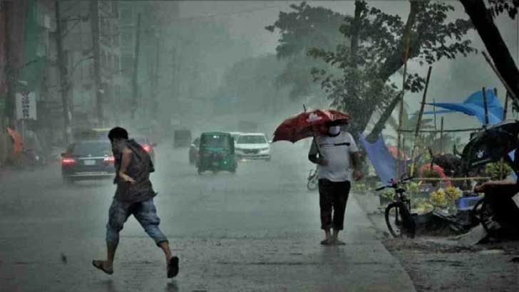 সড়কপথে যানজট, বৃষ্টির ভোগান্তি নিয়েই গন্তব্যে যাচ্ছেন যাত্রীরা