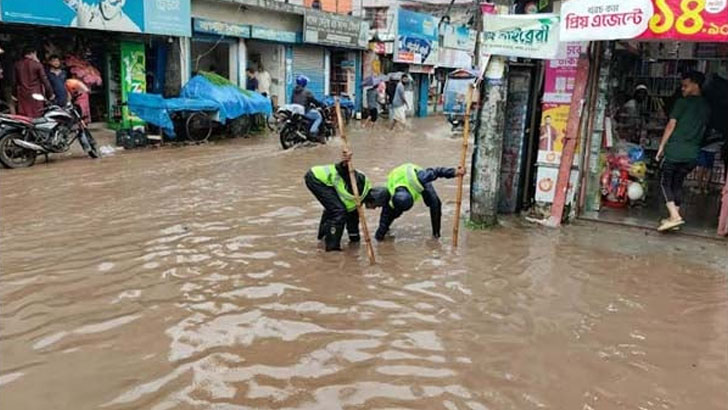 জলাবদ্ধতা নিরসনে ডিএনসিসির কুইক রেসপন্স টিম