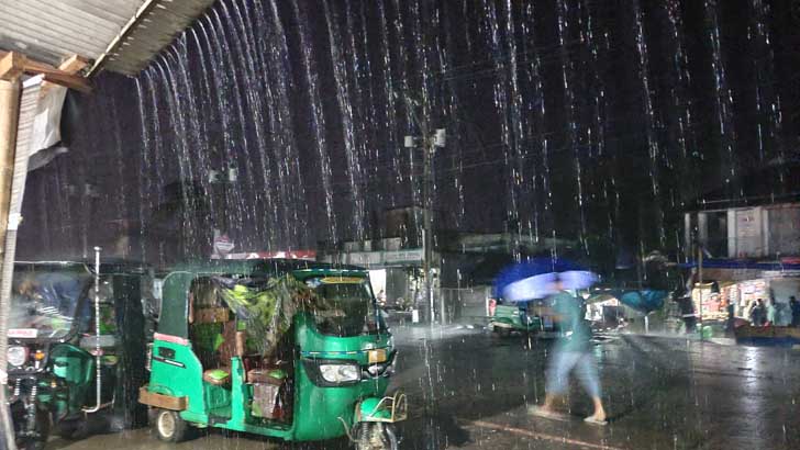 ভারি বর্ষণের আভাস