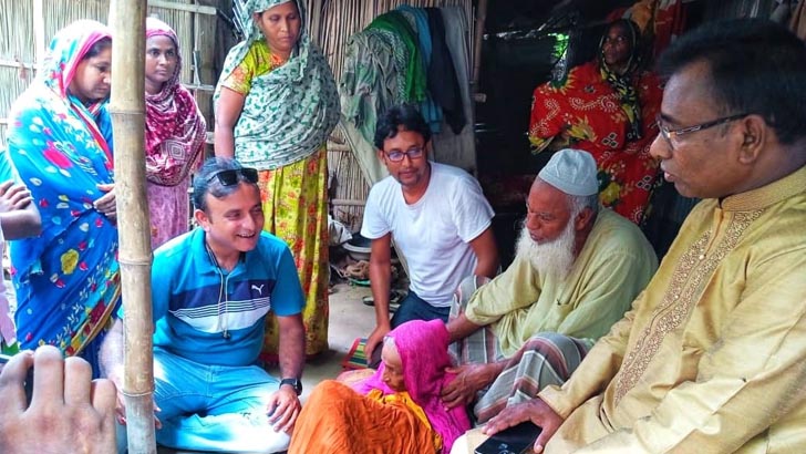 ১০ বছর পর মায়ের পলিথিনের ছাউনিতে কোটিপতি ছেলে