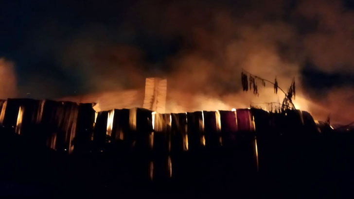 ভালুকায় তুলার গোডাউনে আগুন, ১০ ঘণ্টার চেষ্টায় নির্বাপণ