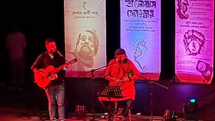 মহীনের ঘোড়াগুলির বাপী দা’র কনসার্টে তারুণ্যের জোয়ার
