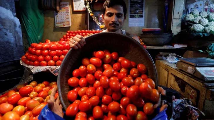 রাতারাতি দাম কমল টমেটোর, প্রতি কেজি ৯০ রুপি