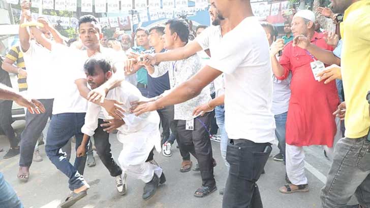 হিরো আলমকে মারধরের ঘটনায় দুজন আটক