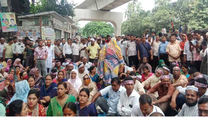 দাবিতে অনড় শিক্ষকরা, প্রেসক্লাবে অবস্থান চলছে