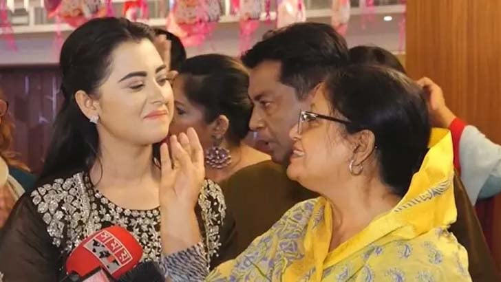 ‘এ তো পুতুলের মতো একটা মেয়ে’