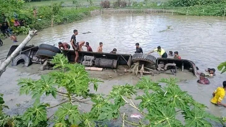 ঝালকাঠিতে ১৭ জন নিহতের ঘটনায় চালকসহ ৩ জনের নামে মামলা