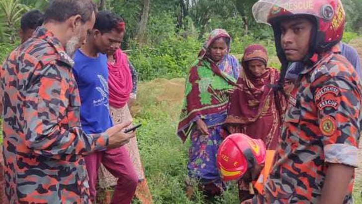 চলন্ত ট্রেন থেকে পড়ে কিশোর হকারের মৃত্যু