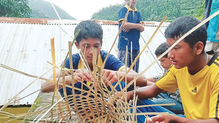 ঝাড়–ঝুড়ি, সেলাই কাজ সবই শেখানো হয় এই স্কুলে