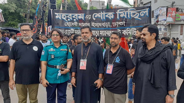 তাজিয়া মিছিলে হাজারো মানুষ, সতর্ক অবস্থানে আইনশৃঙ্খলাবাহিনী