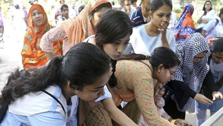 নামিদামি কলেজে প্রতিযোগিতা