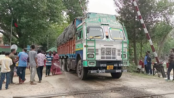 বেড়েছে জিরার দাম, ঝাঁজ কমেছে পেঁয়াজের