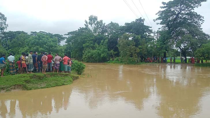 নদীতে পড়ে যাওয়া পলিথিনের টুপি তুলতে গিয়ে ভেসে গেলেন কৃষক