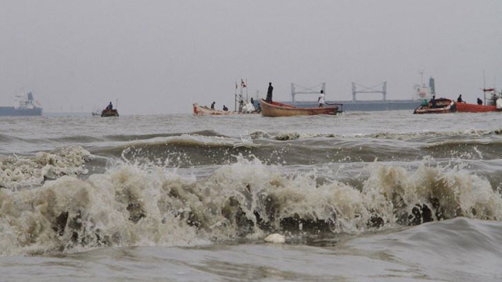 ঝড়ো হাওয়াসহ বৃষ্টির আভাস, সমুদ্রবন্দরে ৩ নম্বর সতর্ক সংকেত