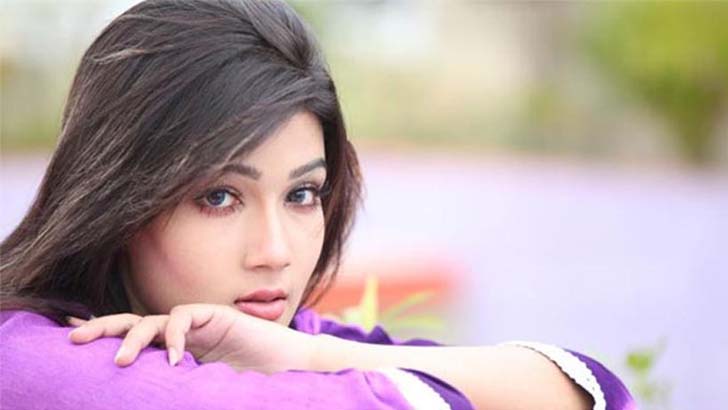 নারীরা কিসে আটকায়, যা বললেন মাহি