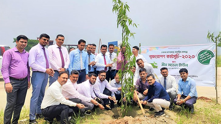 গ্রিন মডেল টাউনে বৃক্ষরোপণ কর্মসূচি উদ্বোধন