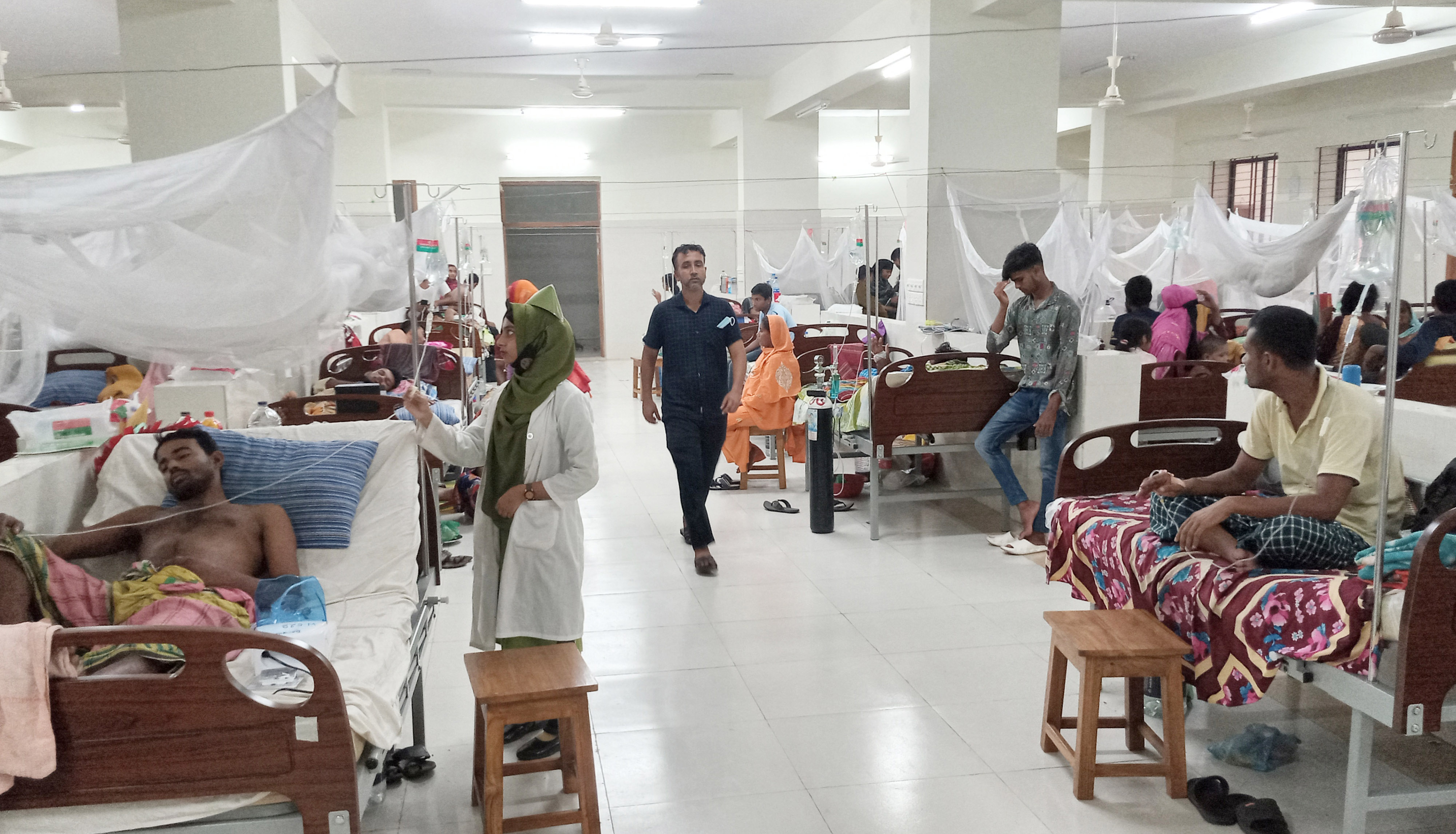 ডেঙ্গু আতঙ্কে চিকিৎসক নার্সরাও