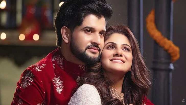 সুসংবাদ দিলেন নীল-তৃণা