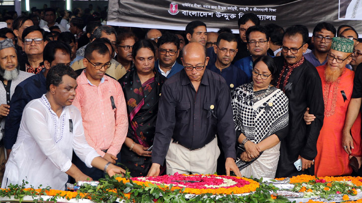 জাতীয় শোক দিবসে জাতির পিতার প্রতি উন্মুক্ত বিশ্ববিদ্যালয়ের শ্রদ্ধা 