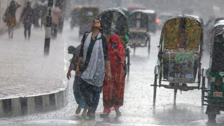 চলমান বৃষ্টি নিয়ে যে বার্তা দিল আবহাওয়া অধিদপ্তর