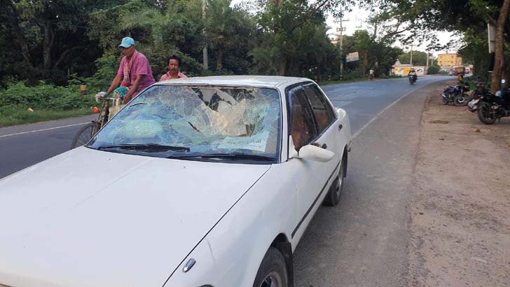 আরইউজে সভাপতির ওপর হামলা, গাড়ি ভাঙচুর