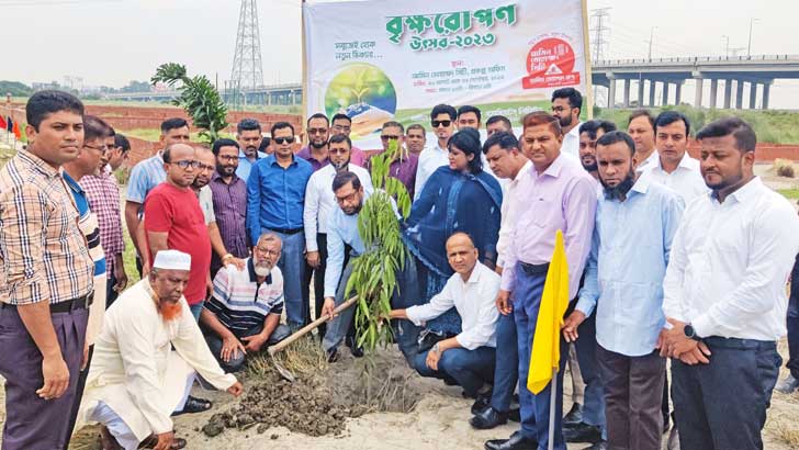 আমিন মোহাম্মদ সিটিতে বৃক্ষরোপণ উৎসব